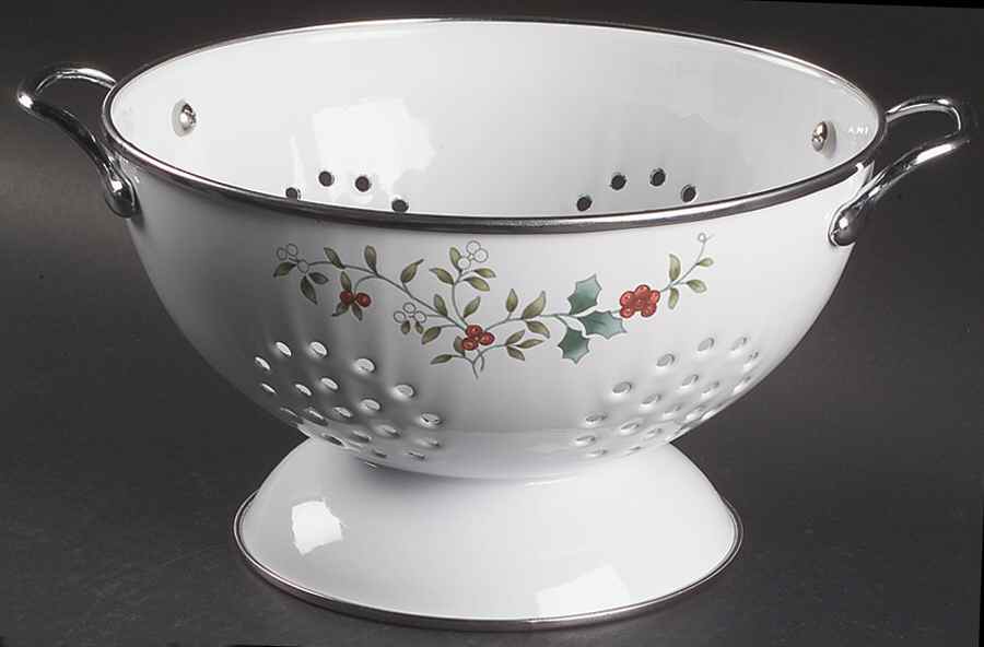 Winterberry 3 Quart Metal Colander by Pfaltzgraff-1