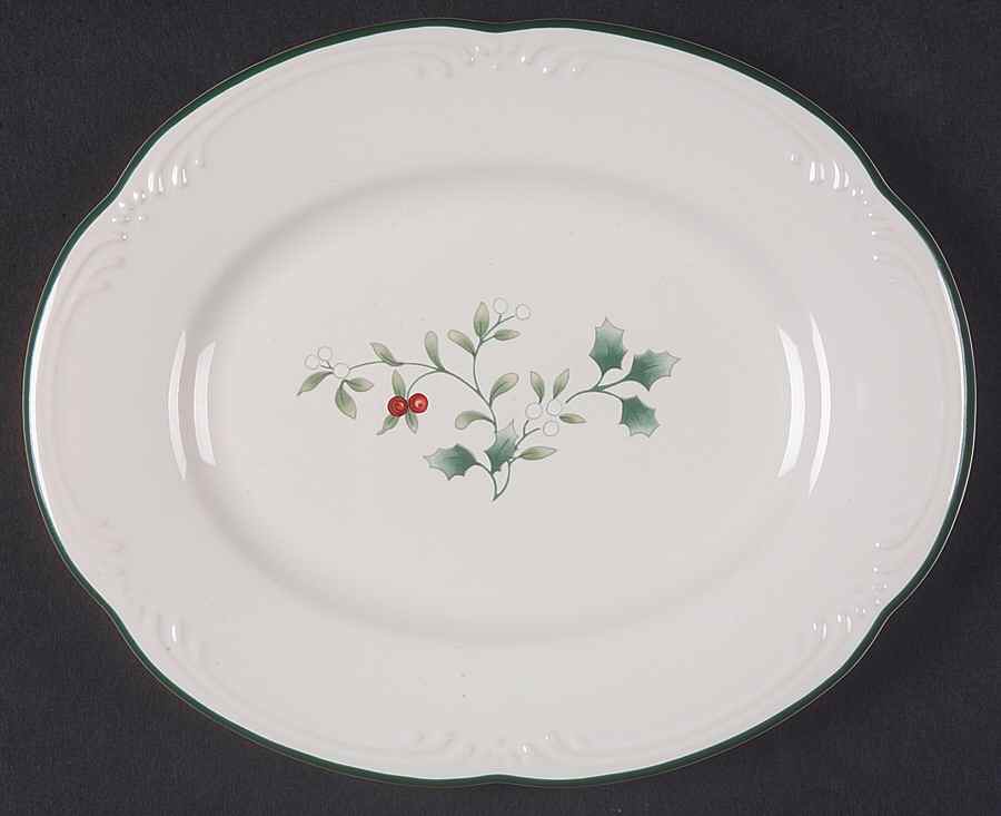 Winterberry Oval Dessert Plate by Pfaltzgraff-1