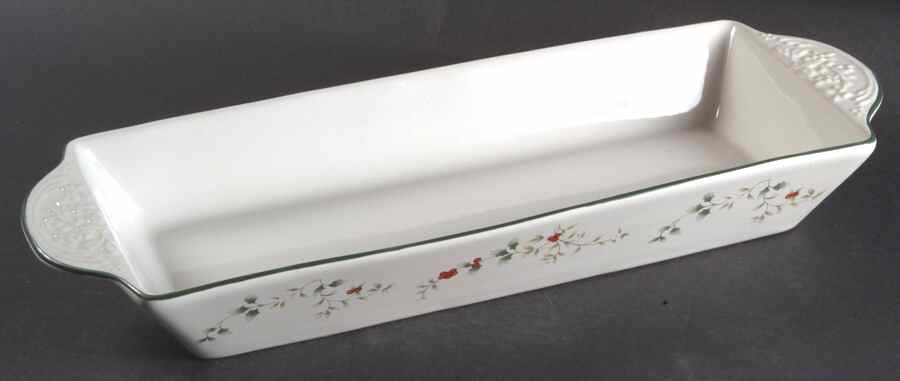 Winterberry Bread Tray by Pfaltzgraff-1