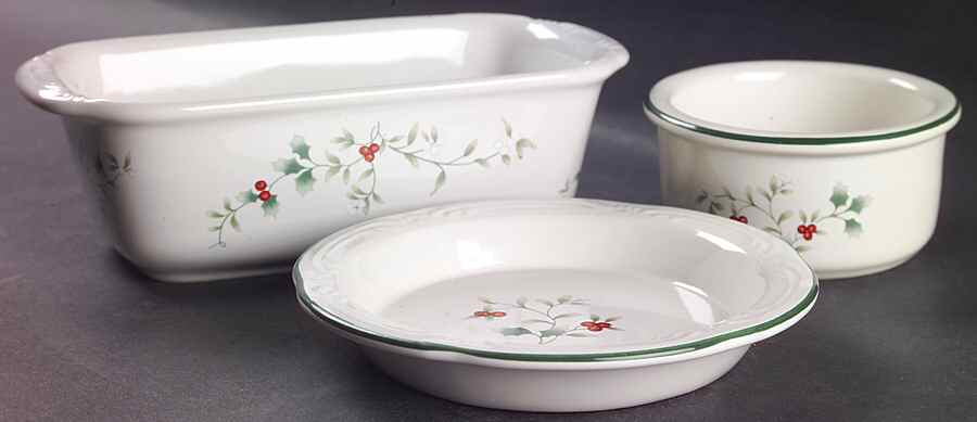 Winterberry Child's Bakeware Set by Pfaltzgraff-1