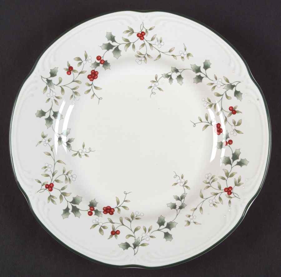Winterberry Luncheon Plate by Pfaltzgraff-1