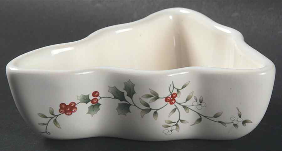 Winterberry Tree Shaped Hors d'Oevre Dish by Pfaltzgraff-1