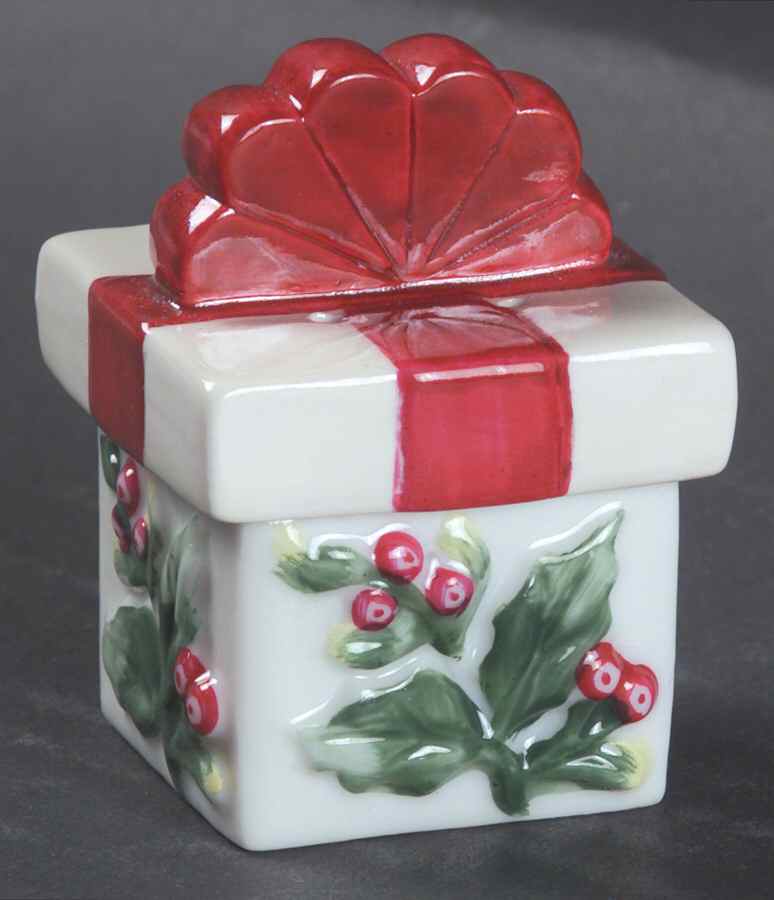 Winterberry Individual Figural Salt & Pepper Set by Pfaltzgraff-1