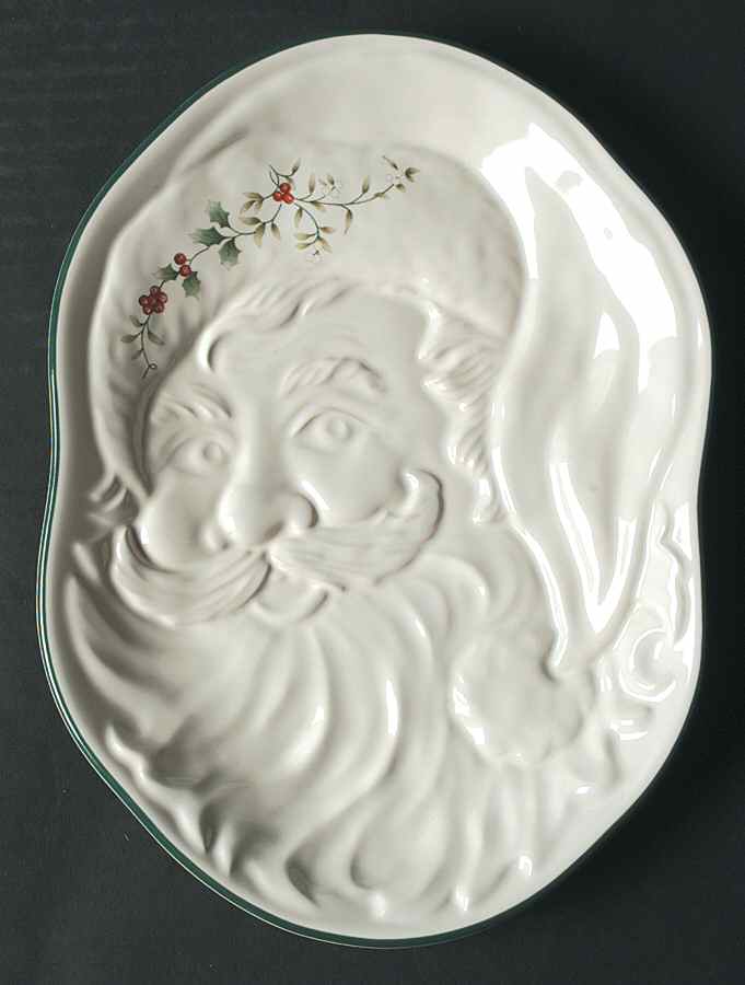 Winterberry Embossed Santa Plate by Pfaltzgraff-1