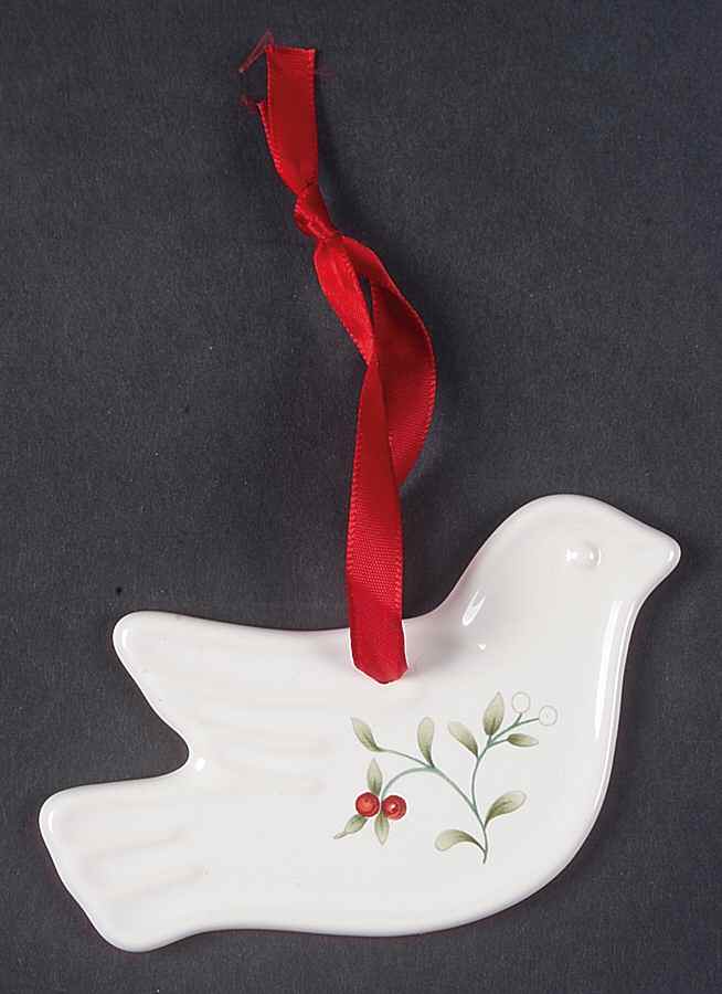 Winterberry Ornament by Pfaltzgraff-1