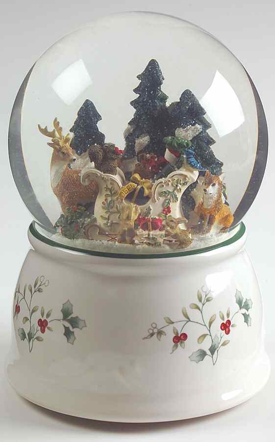 Winterberry Snow Globe by Pfaltzgraff-1