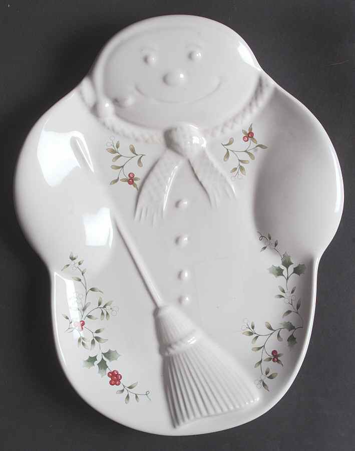 Winterberry Embossed Snowman Plate by Pfaltzgraff-1
