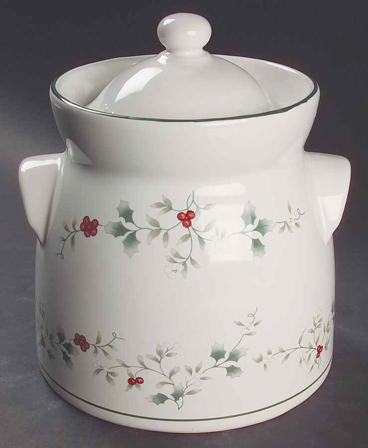 Winterberry Small Tureen & Lid by Pfaltzgraff-1