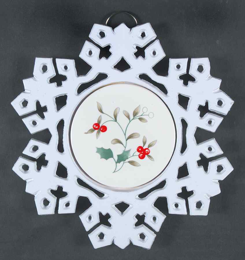 Winterberry Hanging Trivet by Pfaltzgraff-1
