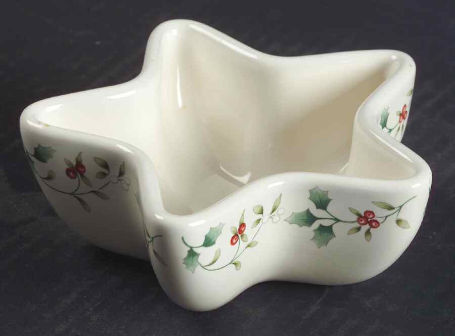 Winterberry Star Shaped Dish by Pfaltzgraff-1