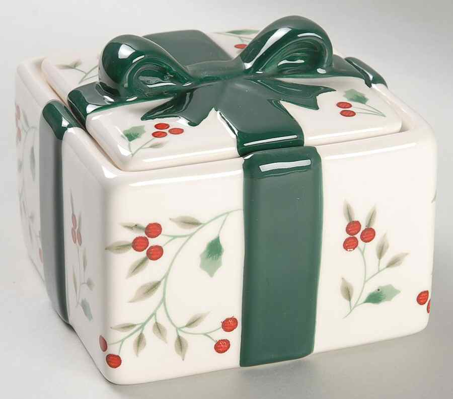 Winterberry Square Candy Box by Pfaltzgraff-1