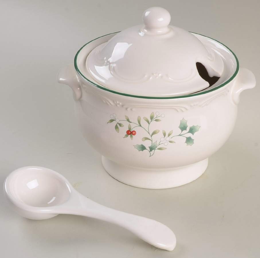 Winterberry Mini Tureen w/Lid & Ladle by Pfaltzgraff-1