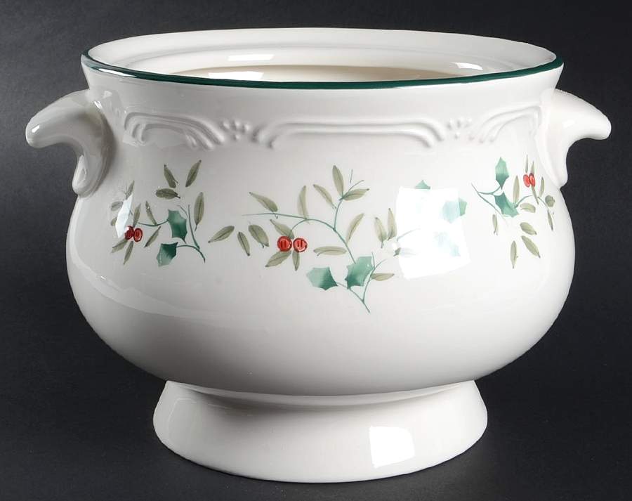 Winterberry Tureen No Lid by Pfaltzgraff-1