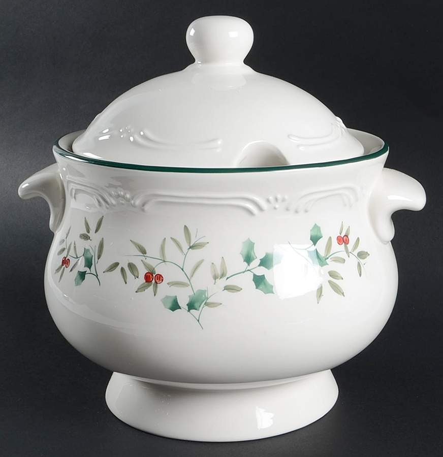 Winterberry Tureen &  Lid by Pfaltzgraff-1