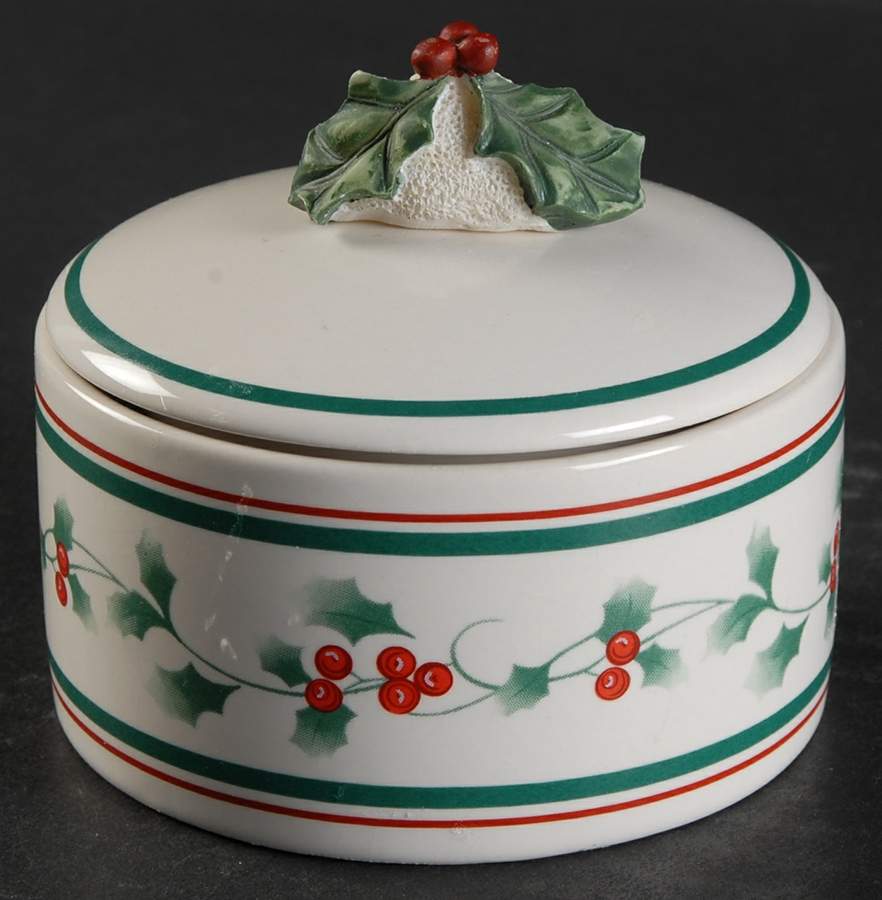 Winterberry 3" Round Box & Lid by Pfaltzgraff-1