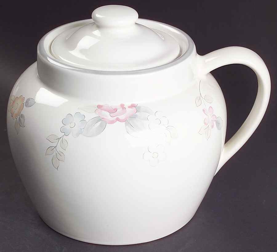 Wyndham Bean Pot & Lid by Pfaltzgraff-1