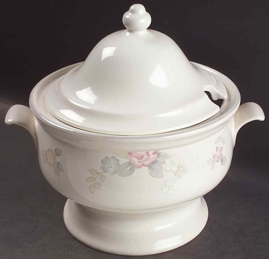 Wyndham Tureen &  Lid by Pfaltzgraff-1