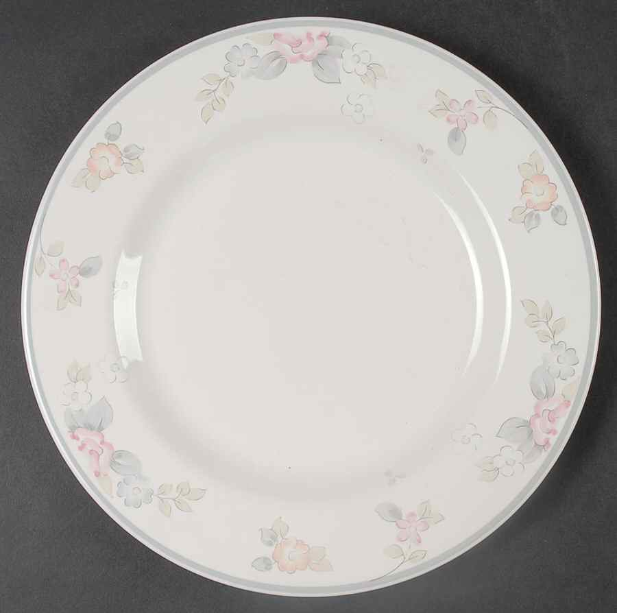 Wyndham Luncheon Plate by Pfaltzgraff-1
