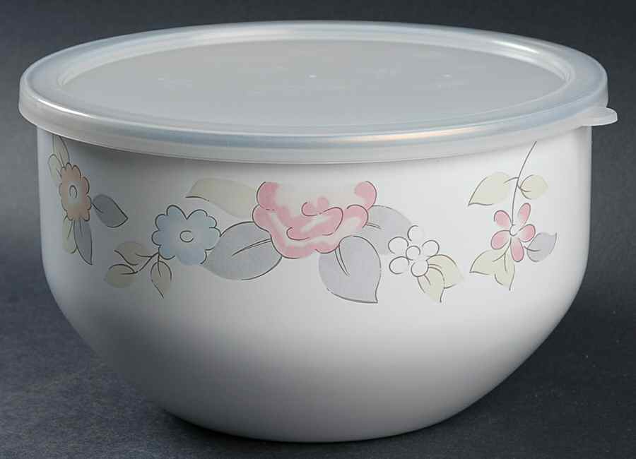 Wyndham 7 3/4" Metal Bowl W/Plastic Lid by Pfaltzgraff-1