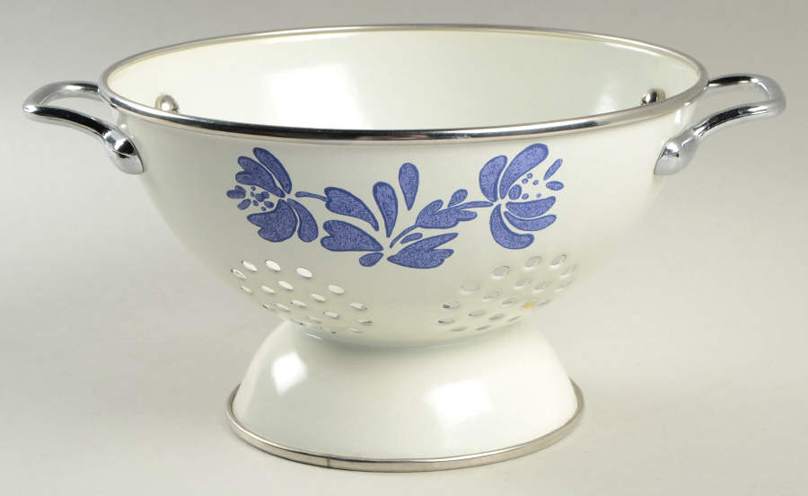 Yorktowne 1.5 Quart Metal Colander by Pfaltzgraff-1