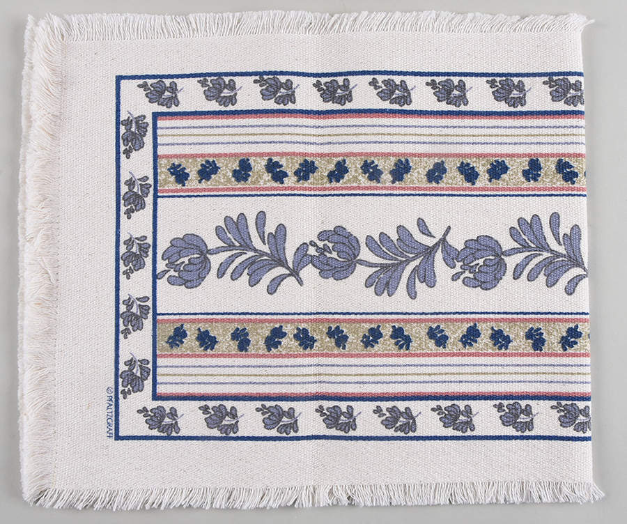 Yorktowne Cloth Table Runner by Pfaltzgraff-1