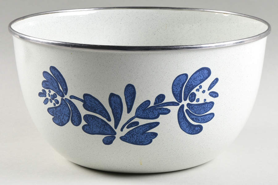 Yorktowne 9" Metal Mixing Bowl by Pfaltzgraff-1