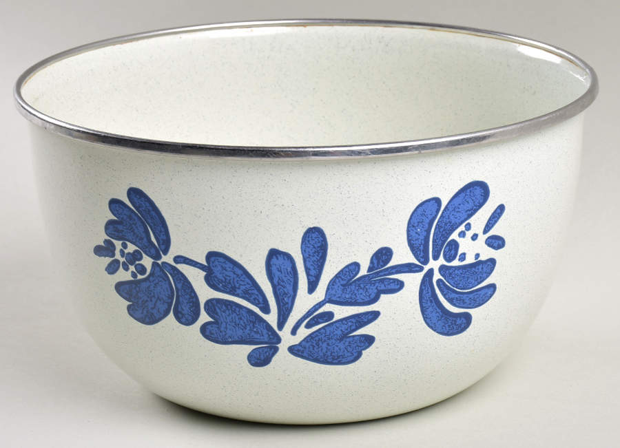 Yorktowne 7" Metal Mixing Bowl by Pfaltzgraff-1