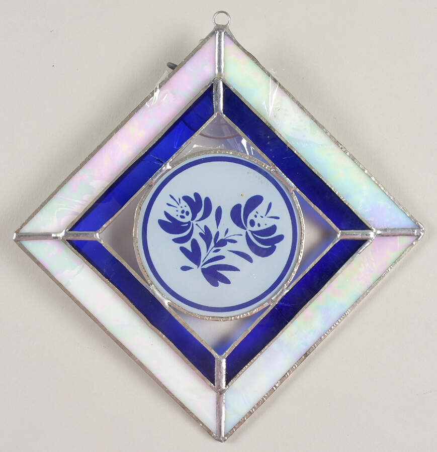 Yorktowne Sculptured Glass Sun Catcher by Pfaltzgraff-1