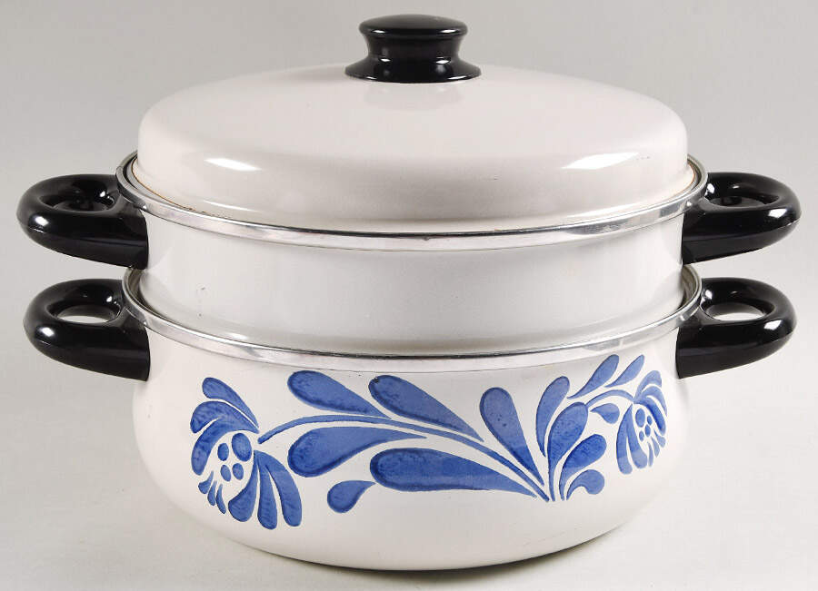 Yorktowne 4 Qt Metal Stew Pot/Steamer & Lid by Pfaltzgraff-1