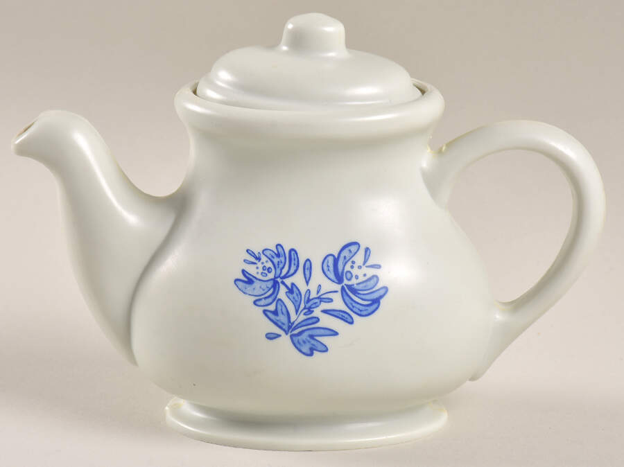 Yorktowne Plastic Child's Teapot & Lid by Pfaltzgraff-1