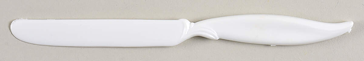 Yorktowne Plastic Child's Knife by Pfaltzgraff-1