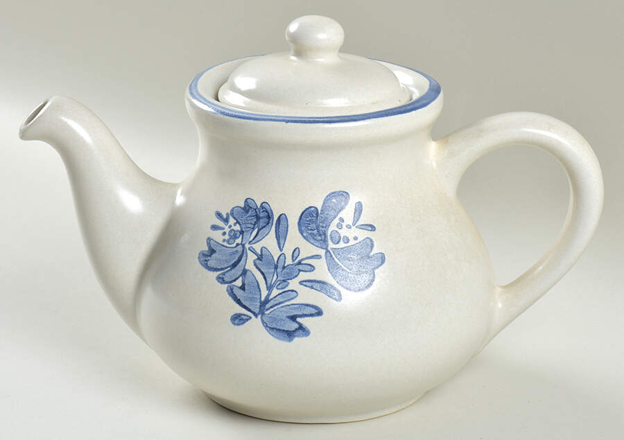 Yorktowne Teapot & Lid by Pfaltzgraff-1