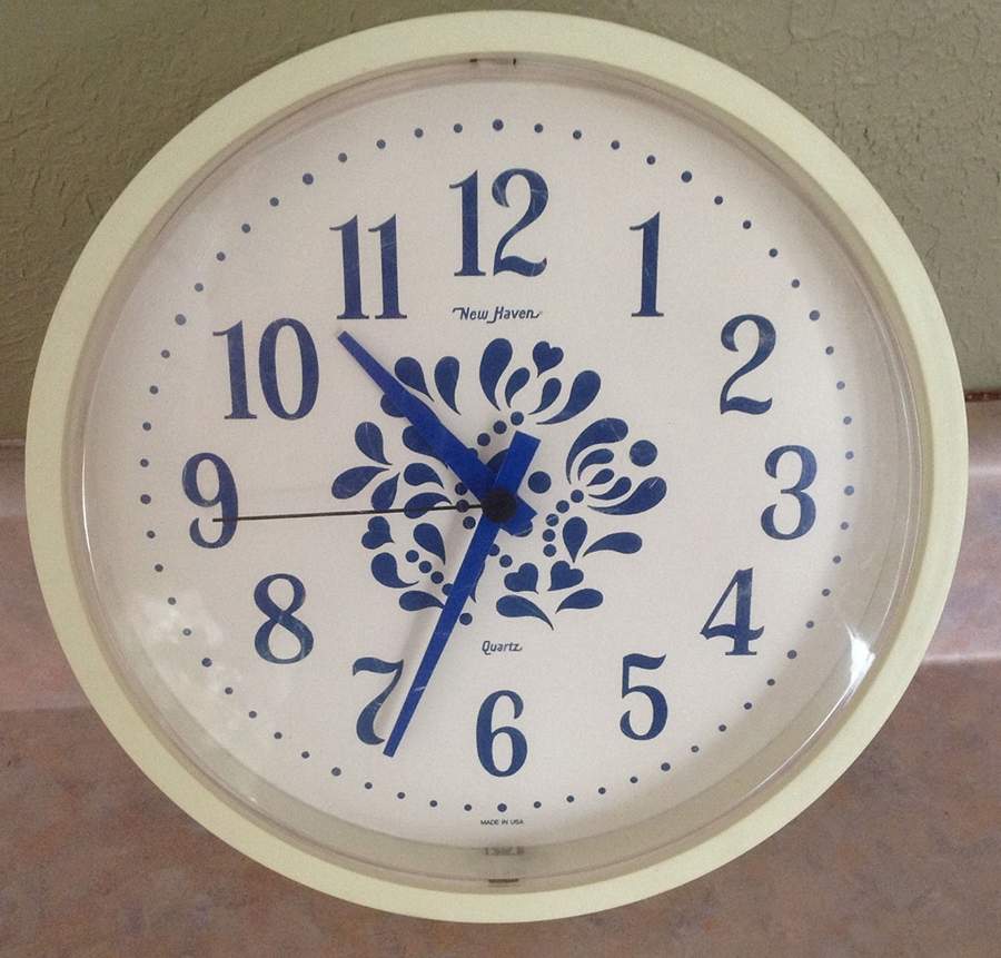 Yorktowne Hanging Wall Clock by Pfaltzgraff-1