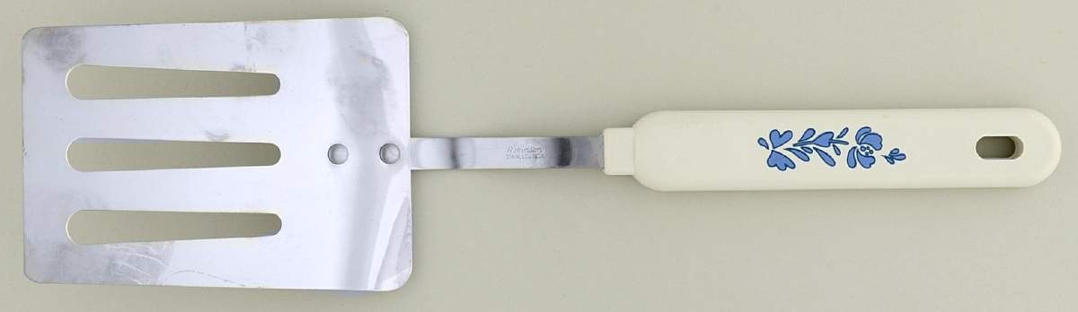 Yorktowne Spatula-Metal/Large by Pfaltzgraff-1