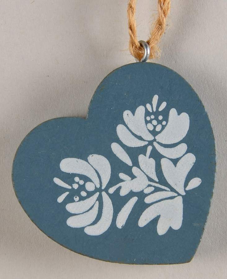 Yorktowne Wood Heart Ornament by Pfaltzgraff-1