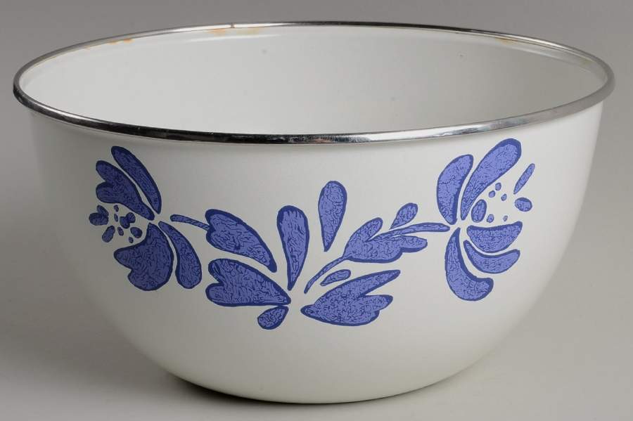 Yorktowne 8" Metal Mixing Bowl by Pfaltzgraff-1