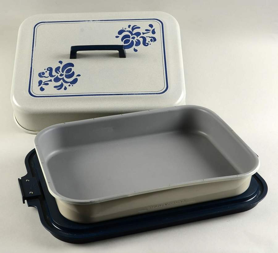 Yorktowne (3 Pc) Bake & Carry Set by Pfaltzgraff-1
