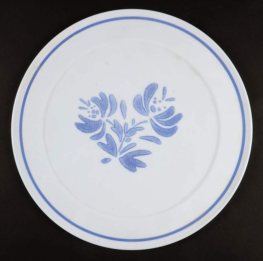 Yorktowne Plastic Cake Plate by Pfaltzgraff-1
