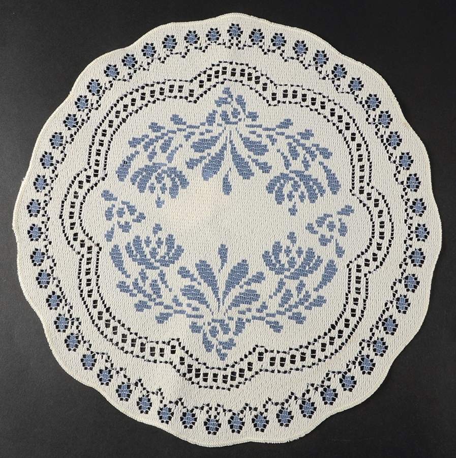 Yorktowne Round Fabric Placemat by Pfaltzgraff-1