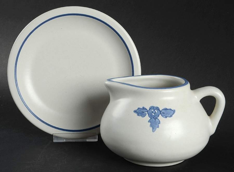 Yorktowne Round Gravy Boat & Underplate by Pfaltzgraff-1