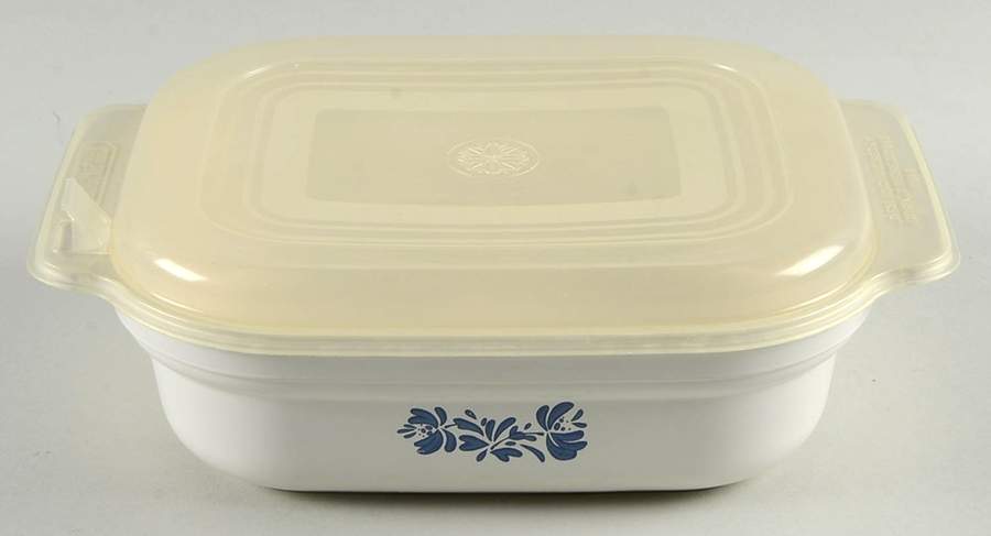 Yorktowne 9" Plastic Container with Lid by Pfaltzgraff-1