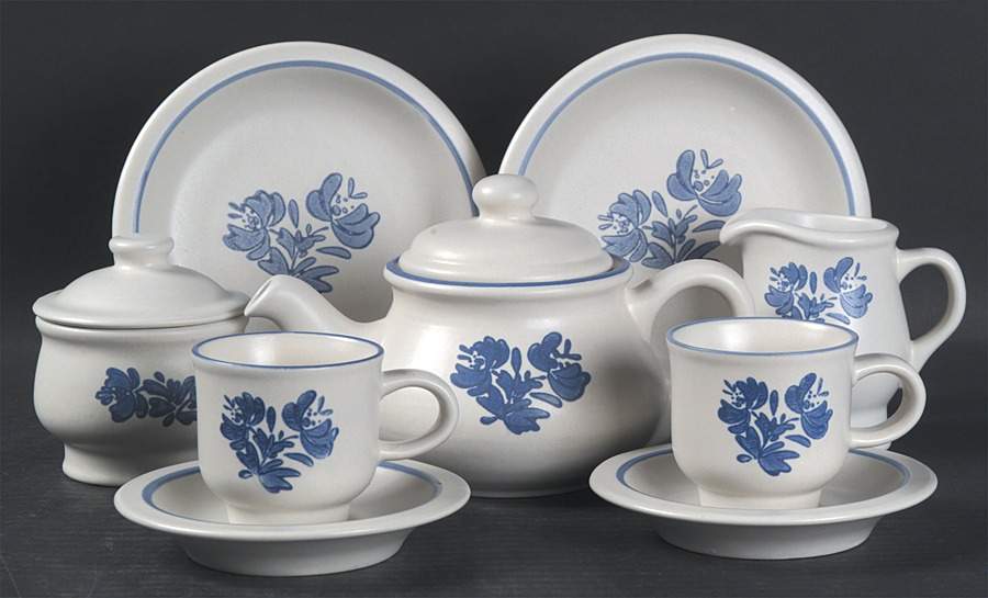 Yorktowne 11 Piece Set by Pfaltzgraff-1