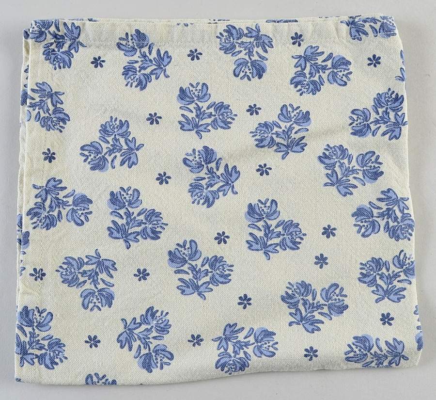 Yorktowne Cloth Napkin by Pfaltzgraff-1