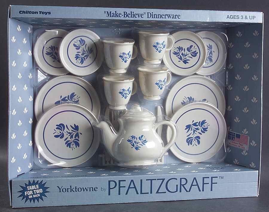 Yorktowne (14 Piece) Plastic Child's Tea Set by Pfaltzgraff-1