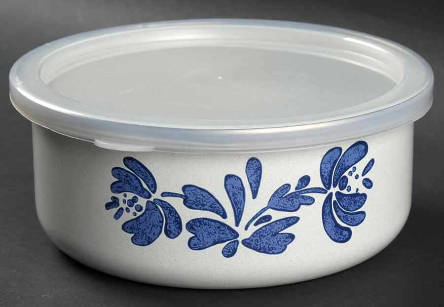 Yorktowne 6 5/8" Metal Bowl W/Plastic Lid by Pfaltzgraff-1