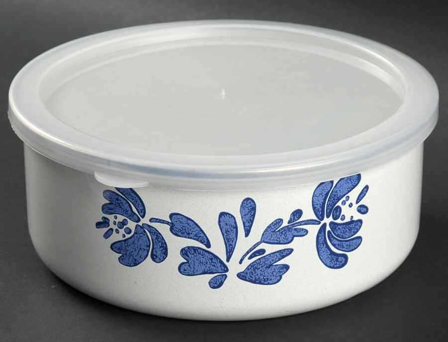 Yorktowne 71/4" Metal Bowl W/Plastic Lid by Pfaltzgraff-1
