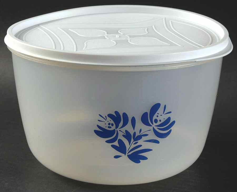 Yorktowne 7" Plastic Nested Storage Bowl & Lid by Pfaltzgraff-1