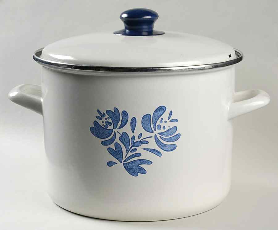 Yorktowne 8 Quart Metal Stockpot & Metal Lid by Pfaltzgraff-1