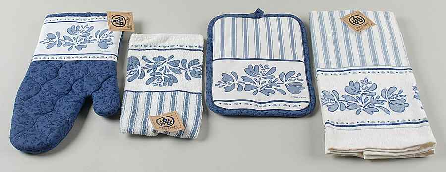 Yorktowne 4 Pc Cloth Kitchen Set (OVENM,POTHM3,DISHT,DISHC) by Pfaltzgraff-1