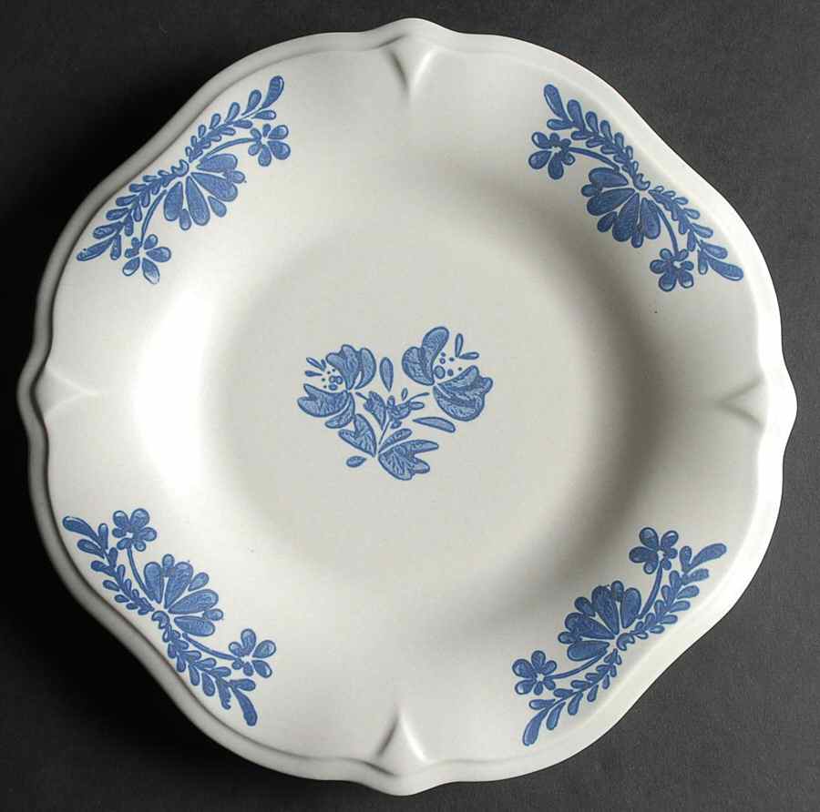Yorktowne Sculpted Luncheon Plate by Pfaltzgraff-1
